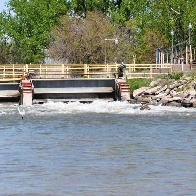 Water diversion structure